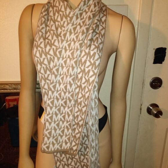 NWT Michael Kors scarf - Picture 1 of 6